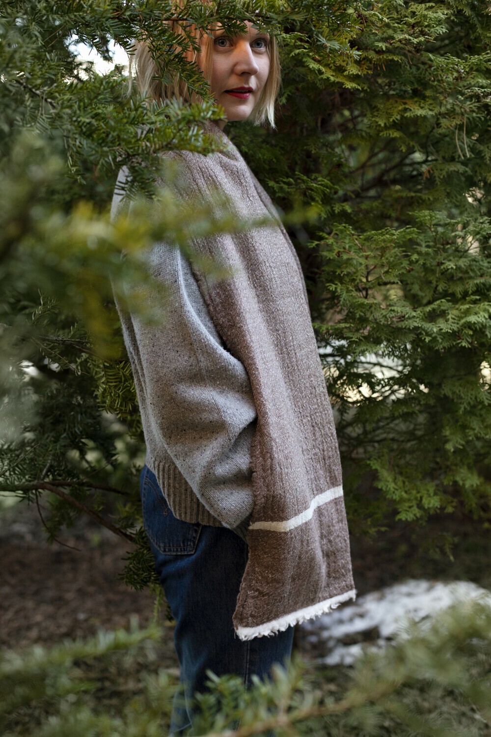 芬蘭Lapuan Kankurit TANHU 雙面羊毛口袋圍巾 (咖啡)
